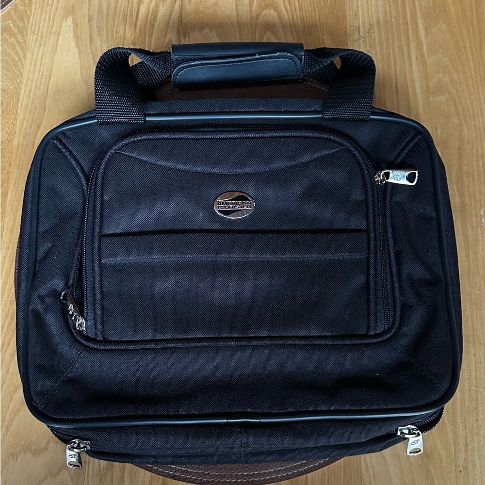 American Tourister Hanging Toiletry Bag
